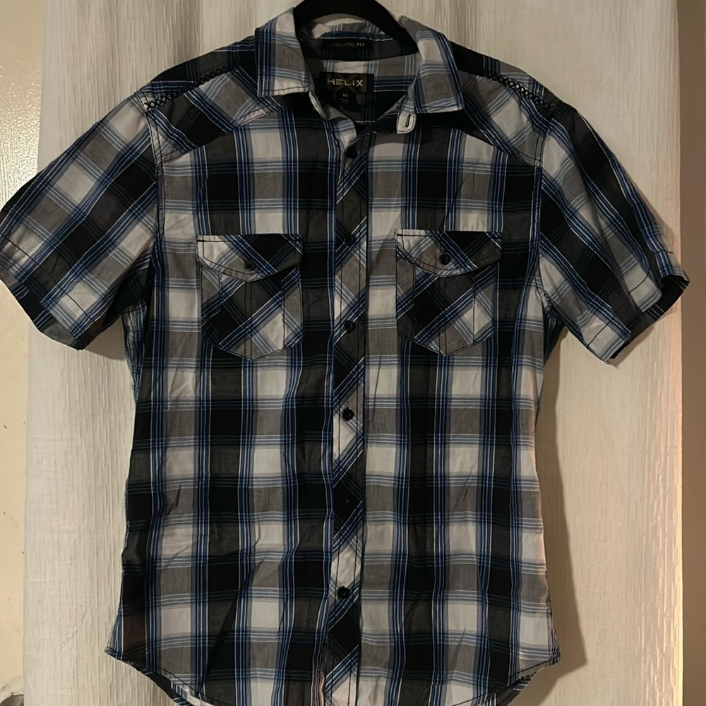 Helix Men’s Plaid Button Up Short Sleeved Shirt